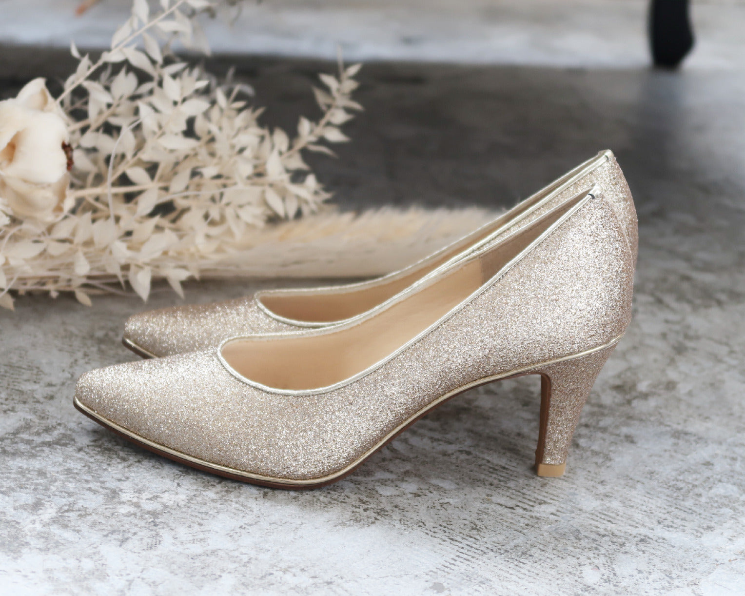 結婚式 パンプス シューズ おしゃれ 可愛い 楽ちん ランキング 大きいサイズ 人気 走れる 幅広 ゆったり 痛くない 歩きやすい 7cm ヒール 24.5cm 25.0cm お呼ばれ 謝恩会 パーティー 疲れにくい 3E 相当