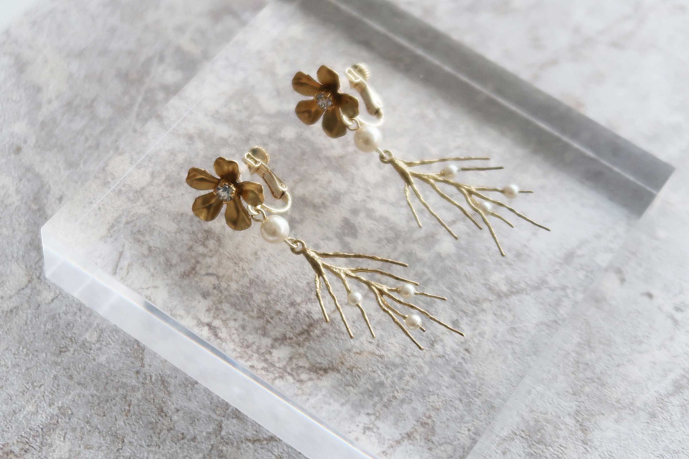 Brass twig flowerイヤリング bh006