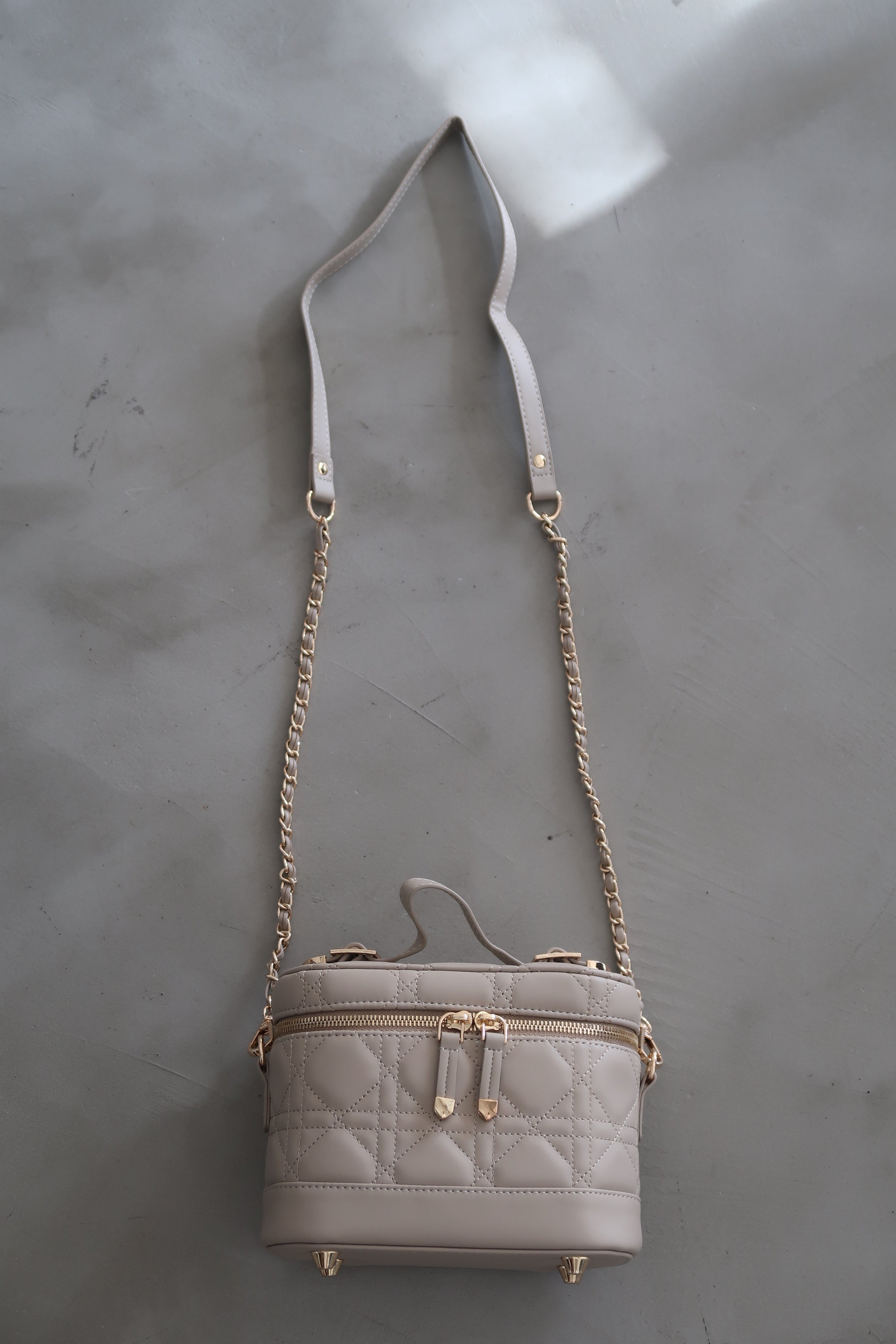 【 ALTROSE 】 キルティング バニティバッグ エレブ rb332975