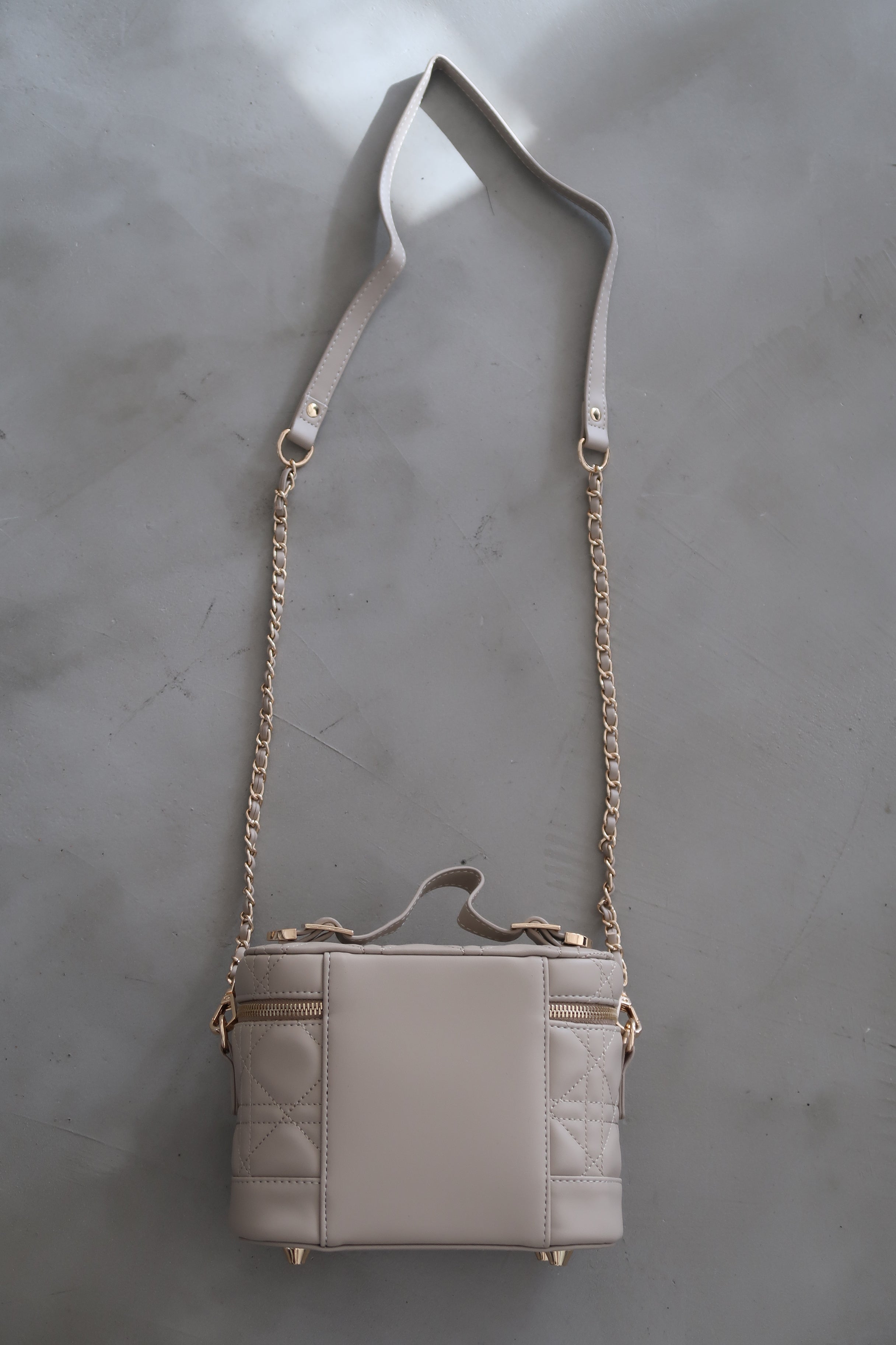 【 ALTROSE 】 キルティング バニティバッグ エレブ rb332975