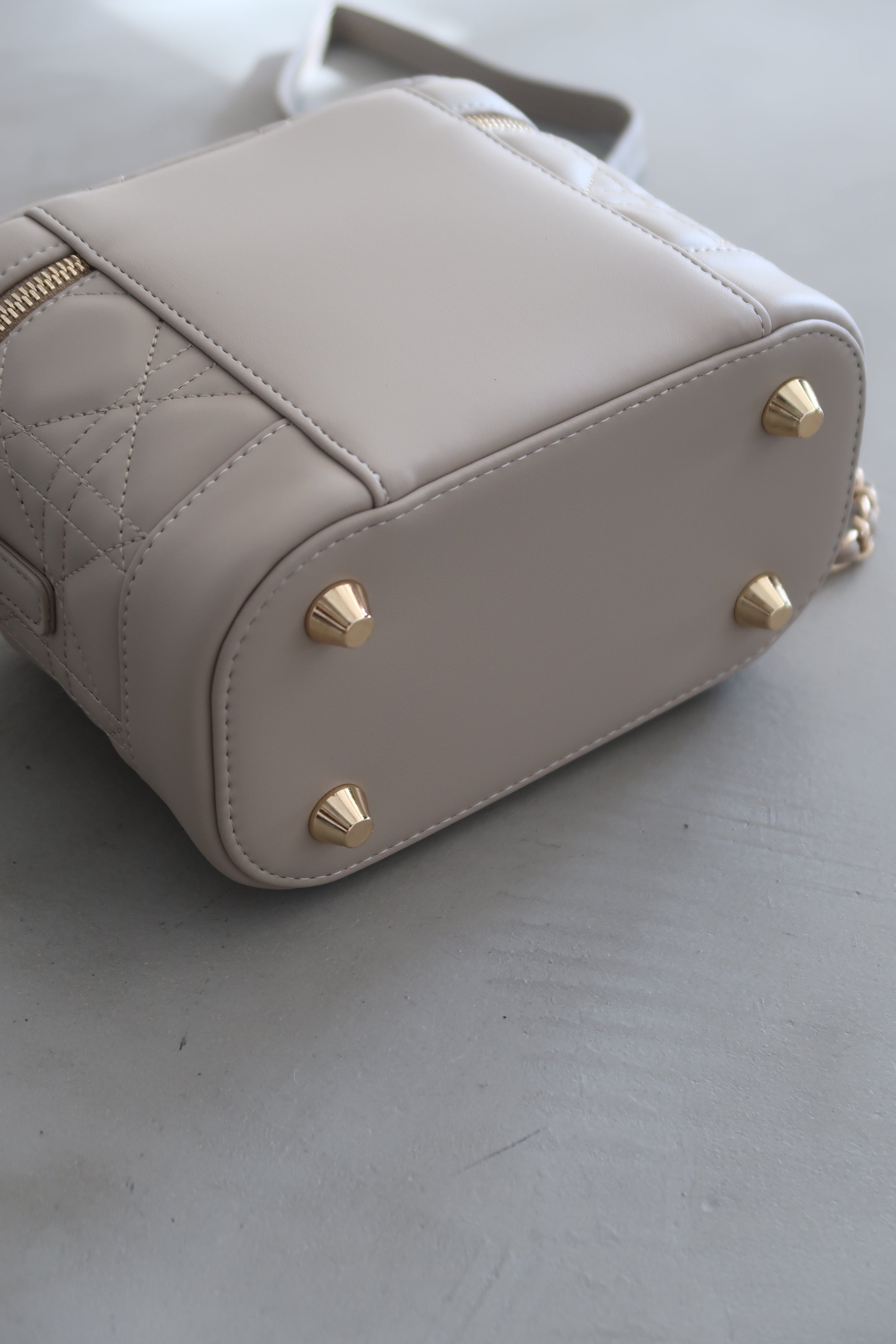 【 ALTROSE 】 キルティング バニティバッグ エレブ rb332975