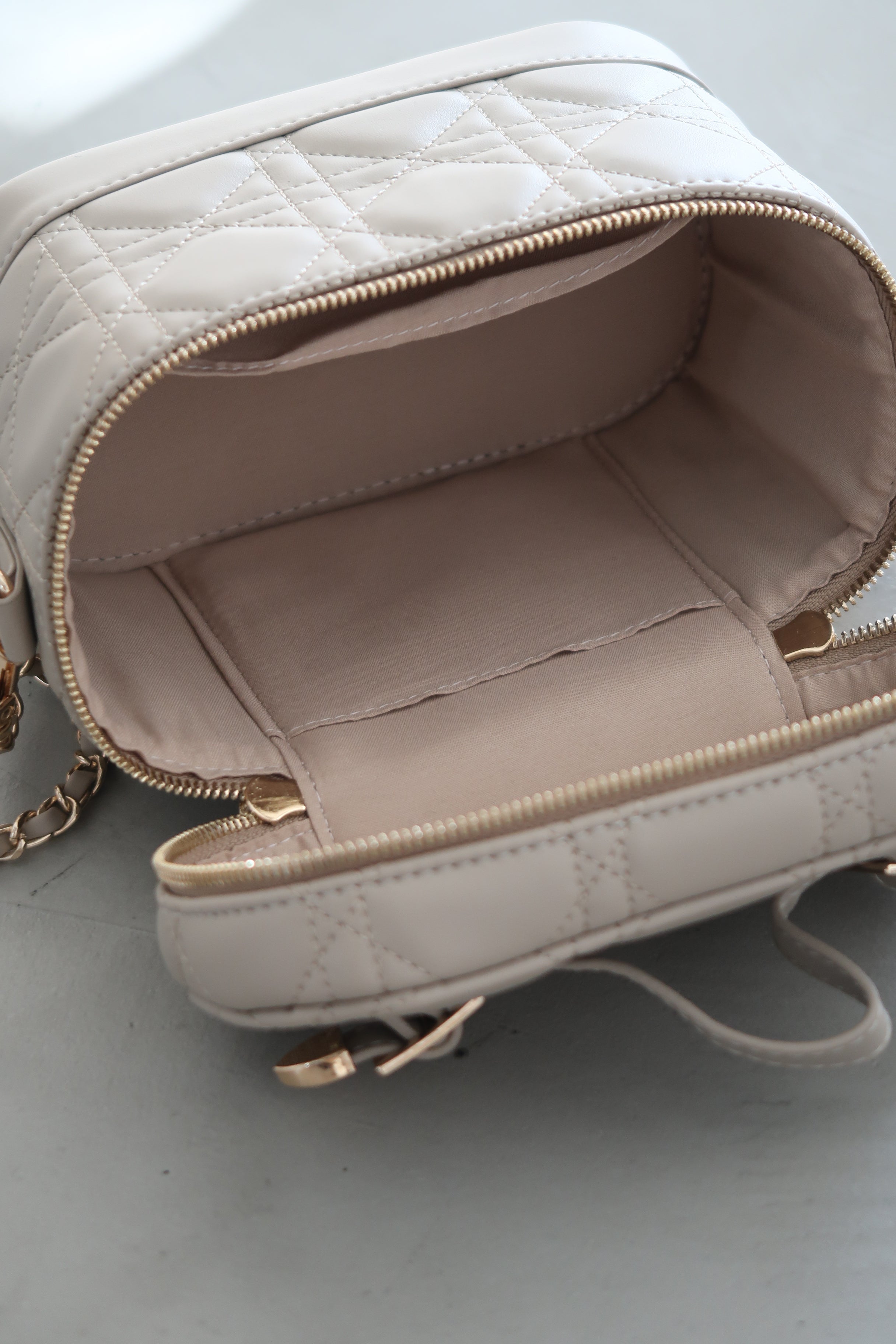 【 ALTROSE 】 キルティング バニティバッグ エレブ rb332975