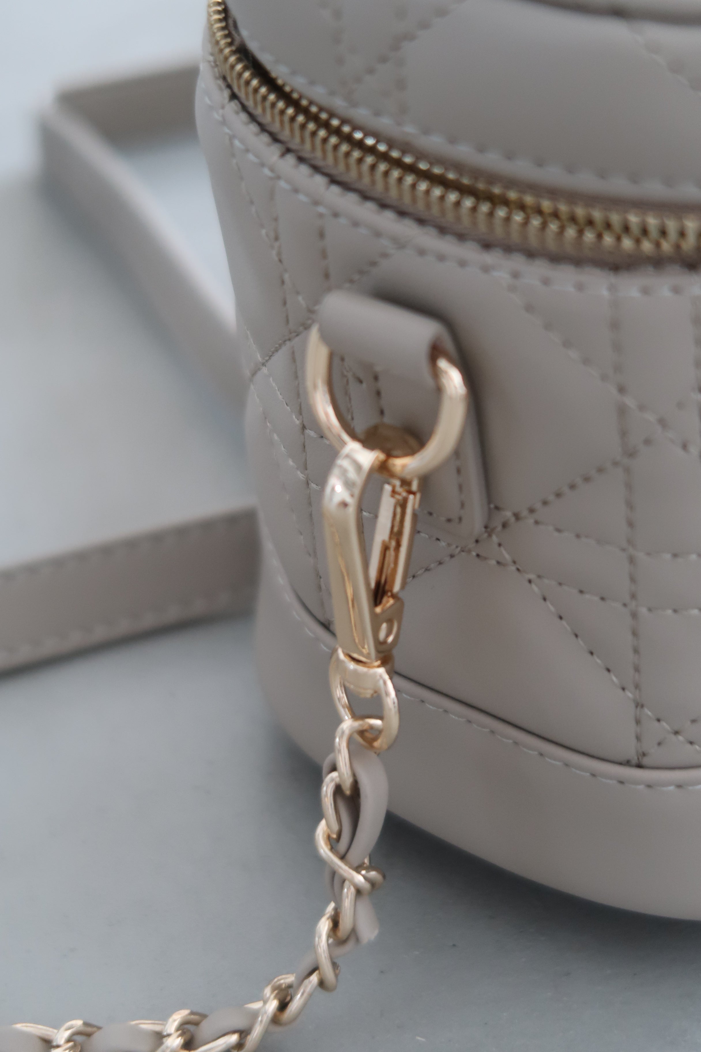 【 ALTROSE 】 キルティング バニティバッグ エレブ rb332975