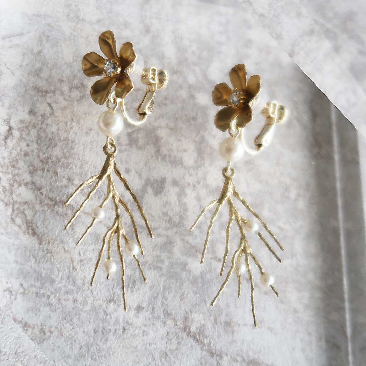 Brass twig flowerイヤリング bh006