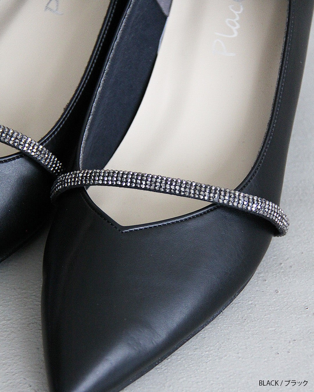 ビジューストラップ付きエナメルチャンキーヒールパンプス co227