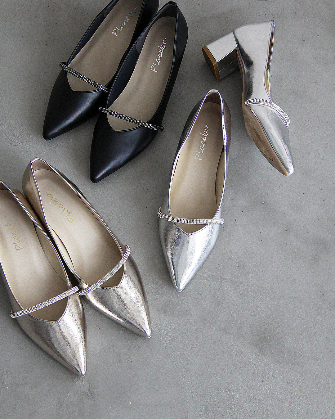 ビジューストラップ付きエナメルチャンキーヒールパンプス co227