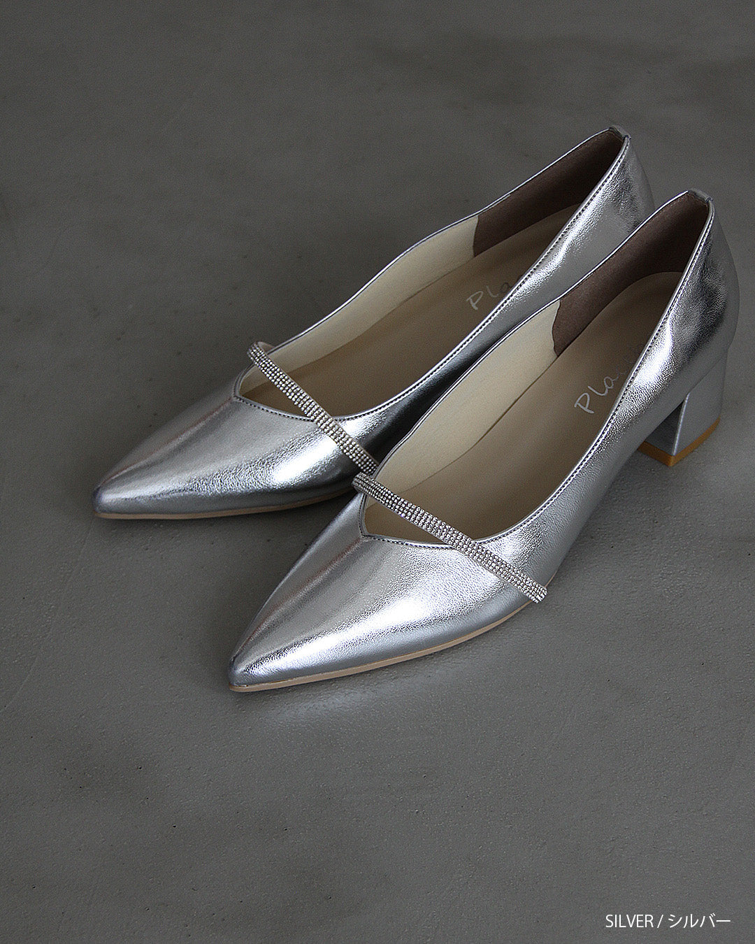 ビジューストラップ付きエナメルチャンキーヒールパンプス co227