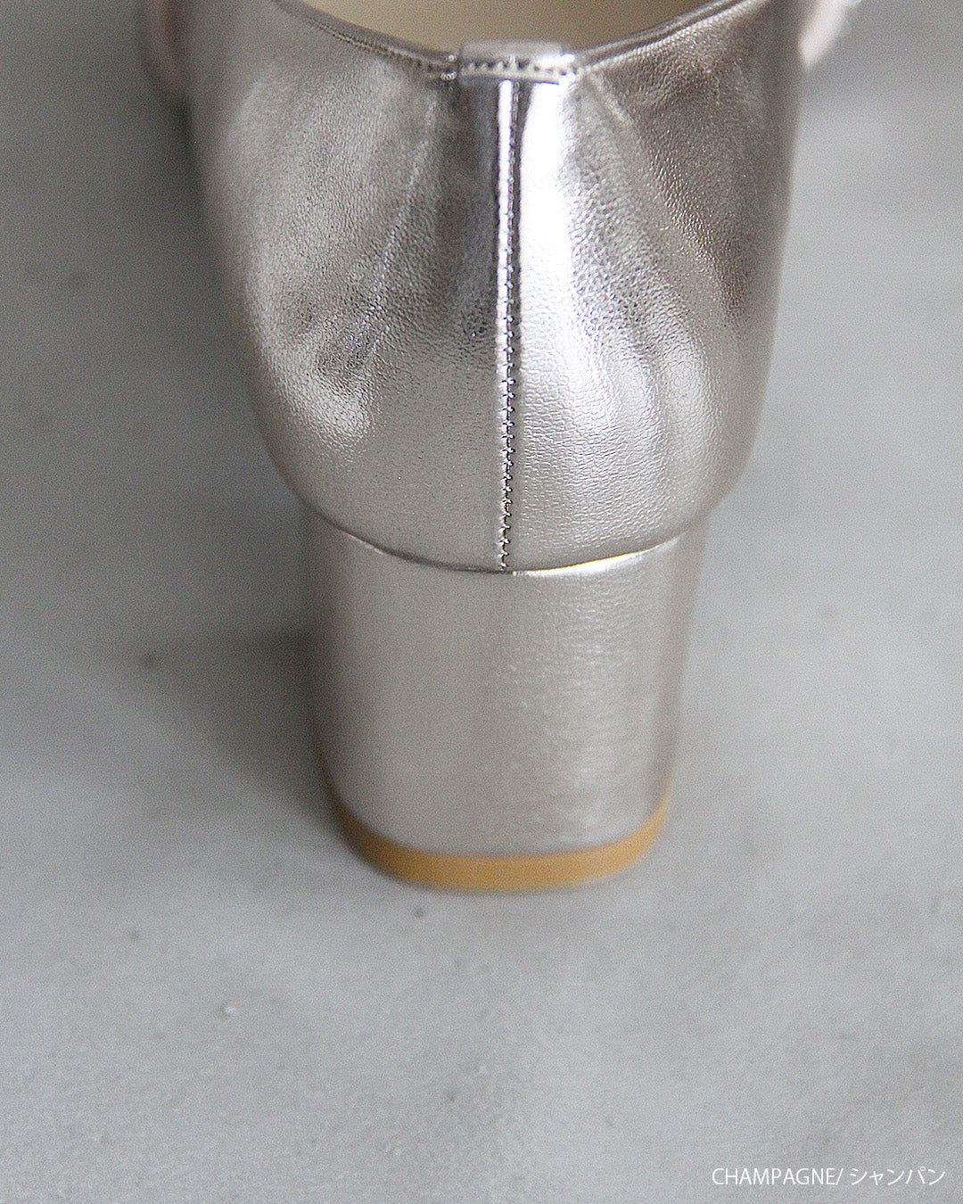 ビジューストラップ付きエナメルチャンキーヒールパンプス co227