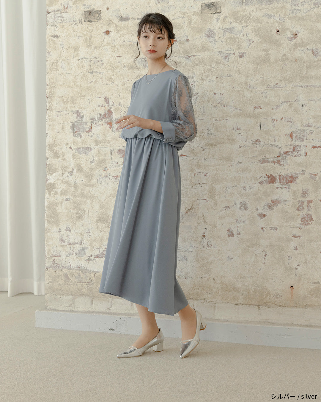 ビジューストラップ付きエナメルチャンキーヒールパンプス co227