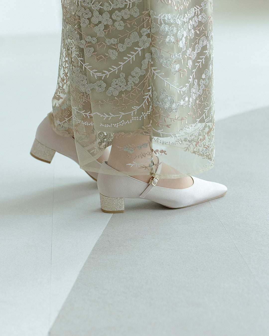 チャンキーヒールパンプス PL3501