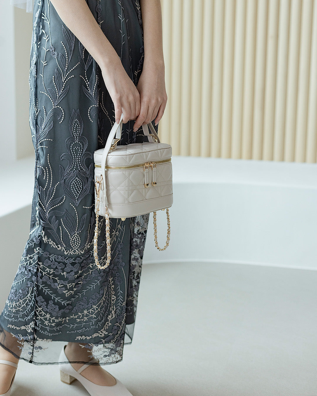 【 ALTROSE 】 キルティング バニティバッグ エレブ rb332975