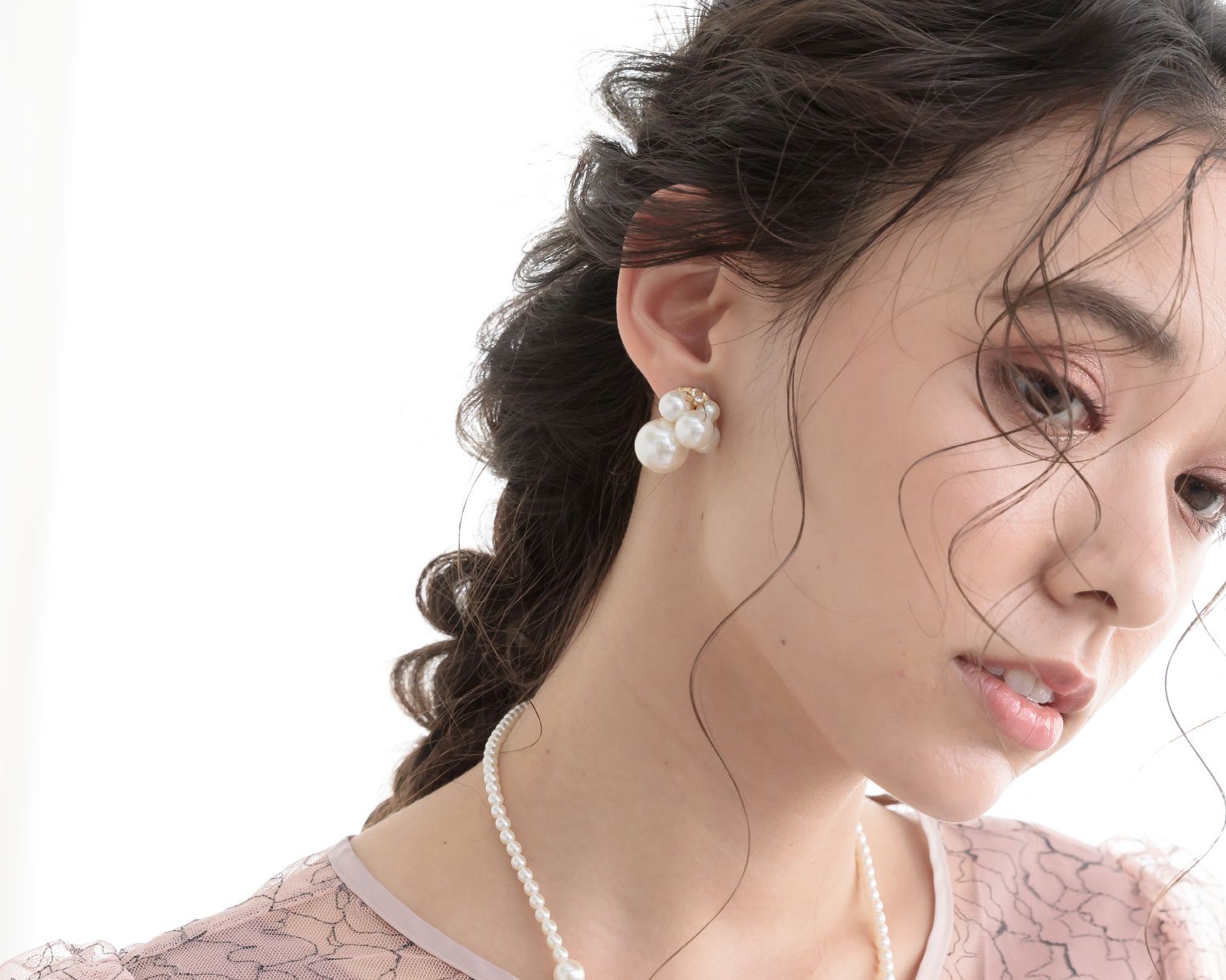 結婚式 おしゃれ ピアス イヤリング 人気 トレンド 韓国 ビジュー パール 二次会 インスタグラマー ゴールド アクセサリー