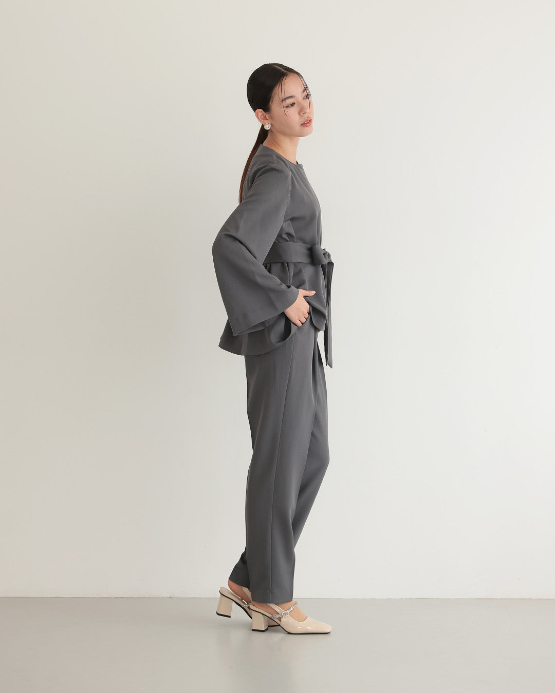 Placebo ] 【手洗いOK】リボンペプラムセットアップスーツ h125605