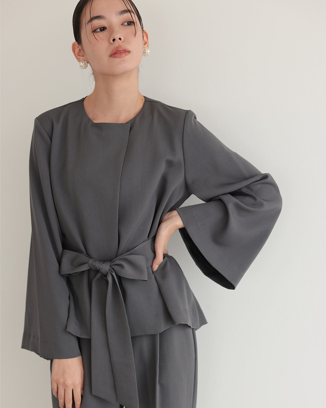 [ Placebo ] 【手洗いOK】リボンペプラムセットアップスーツ  h125605 チャコール