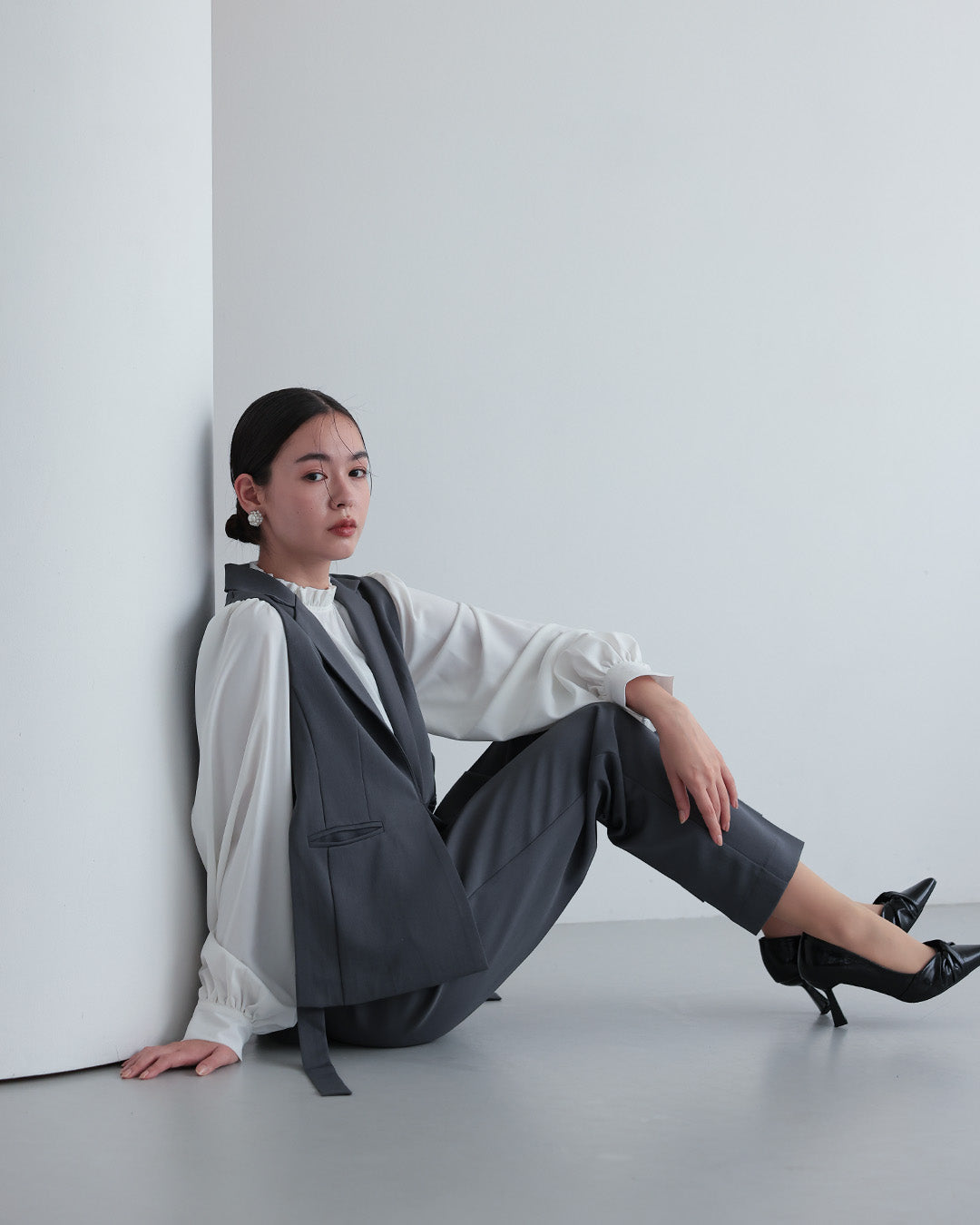 [ Placebo ] 【手洗いOK】サイドベルトジレセットアップスーツ3点セット  h125607 チャコール