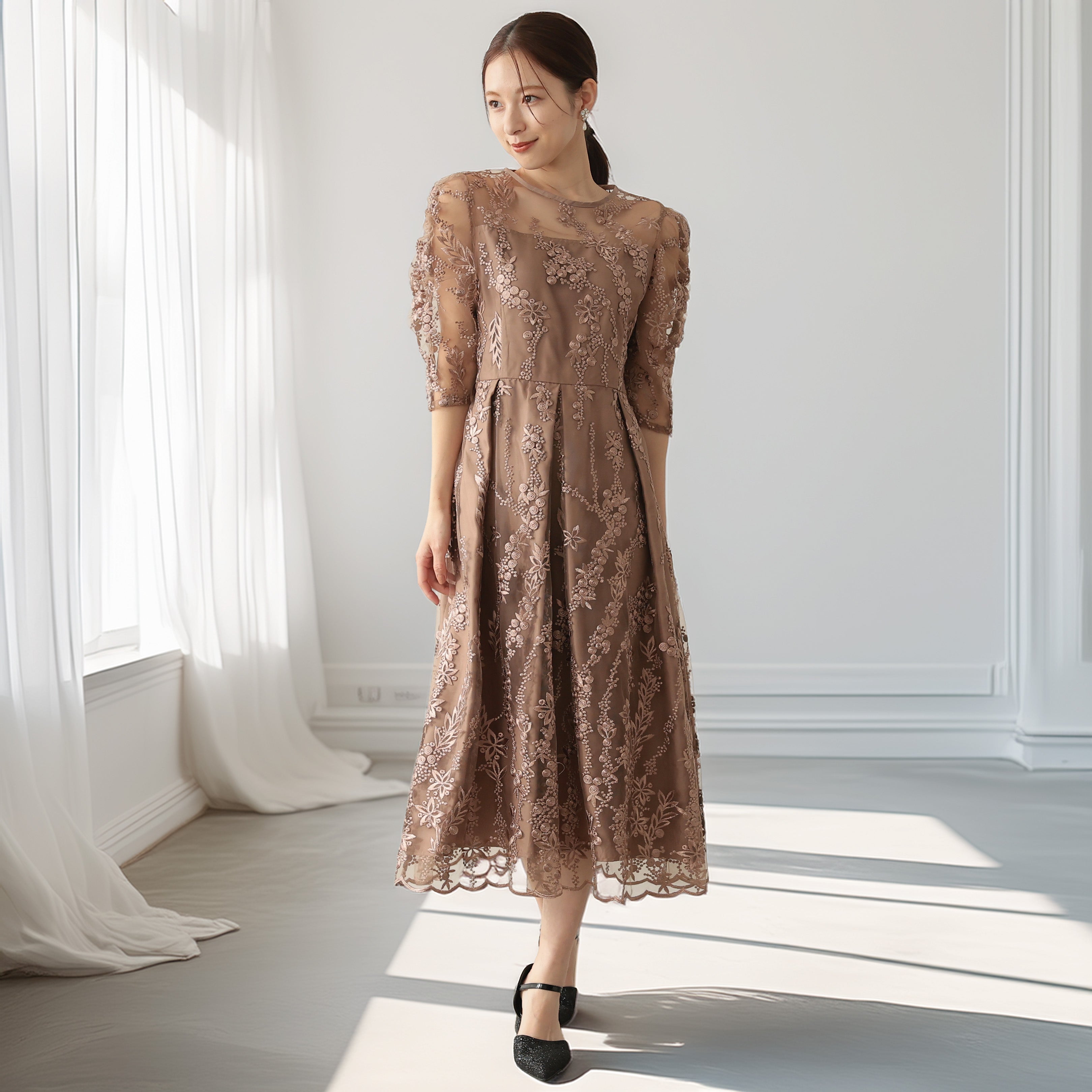 花柄刺繍ミディ丈ドレス　h321156 モカブラウン【S/M/L/LL/3L/4Lサイズ展開】